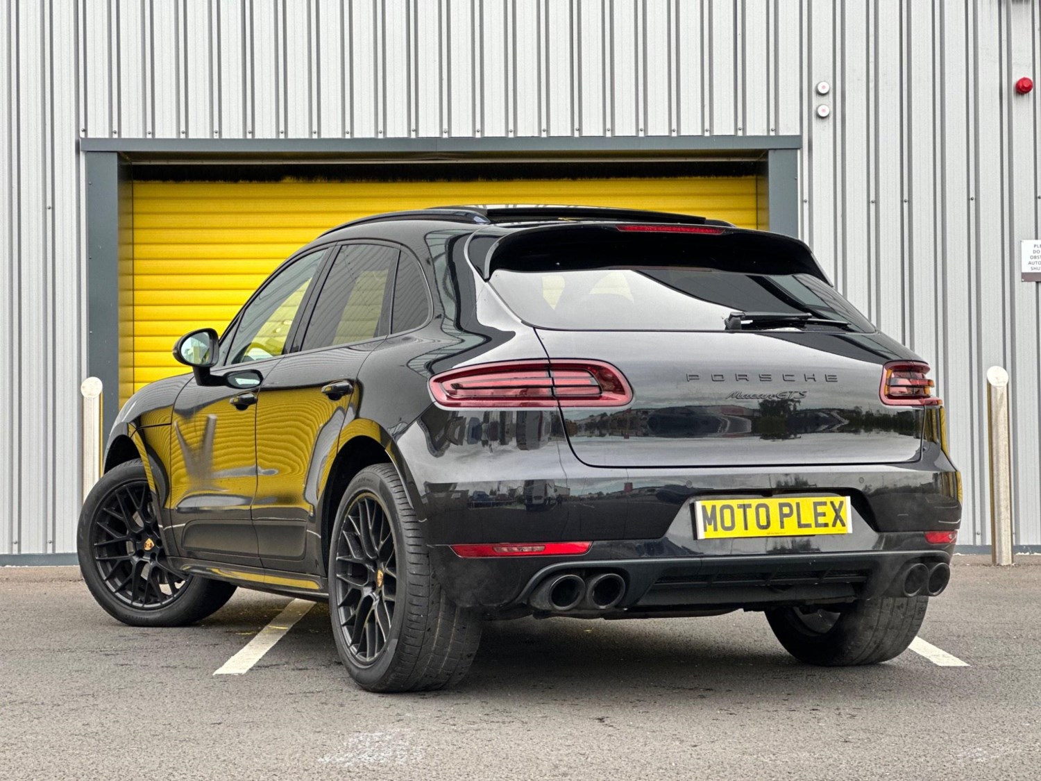 Porsche Macan Listing Image