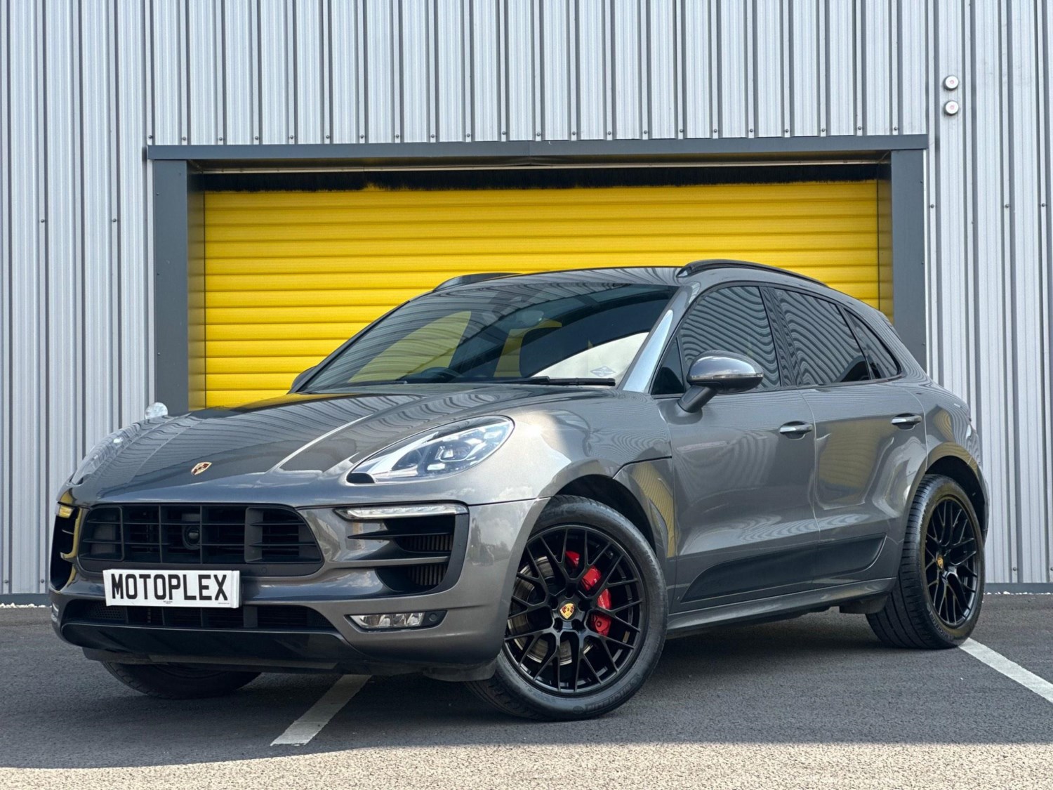 Porsche Macan Listing Image