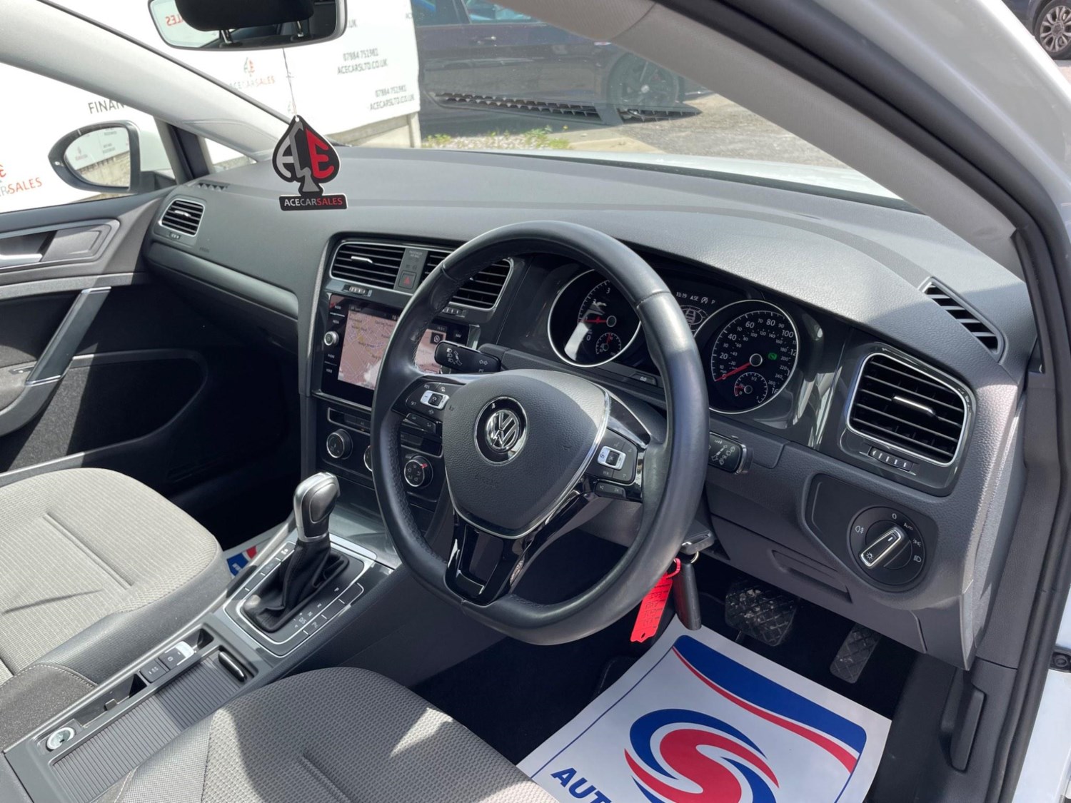 Volkswagen Golf Listing Image