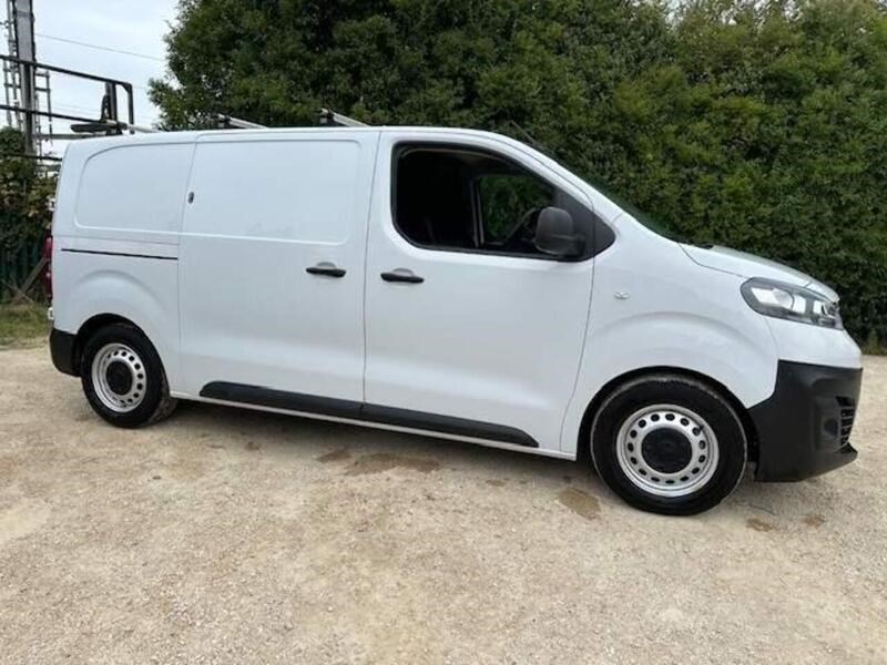 Vauxhall Vivaro Listing Image