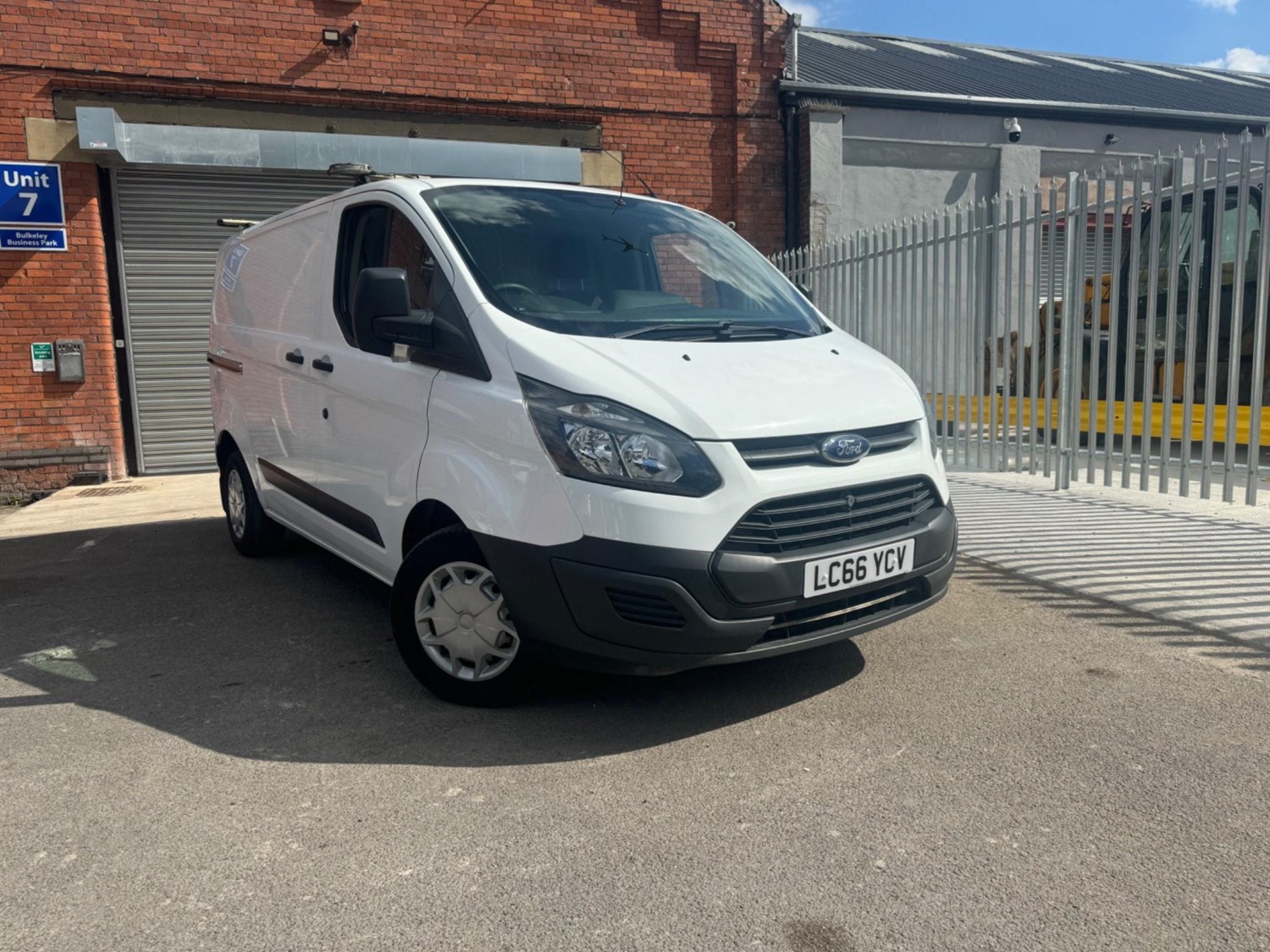 Ford Transit Custom Listing Image