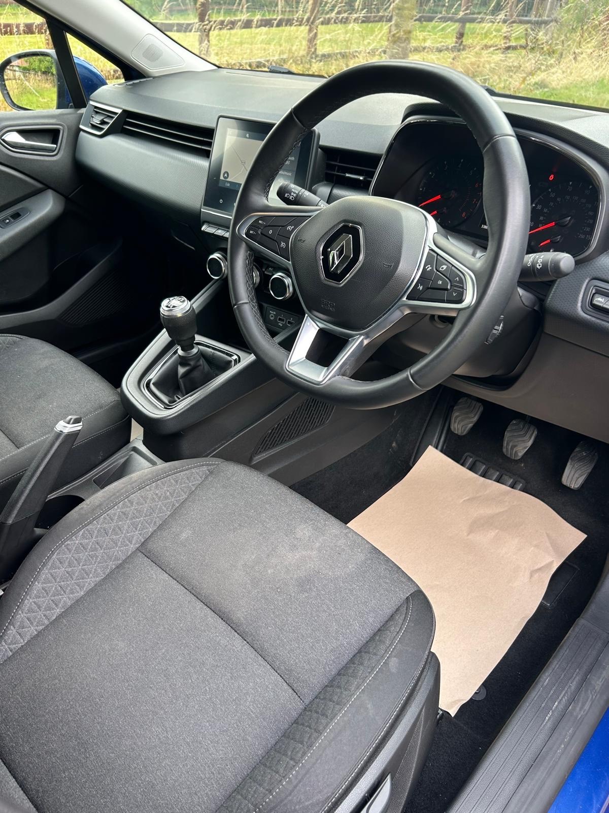 Renault Clio Listing Image