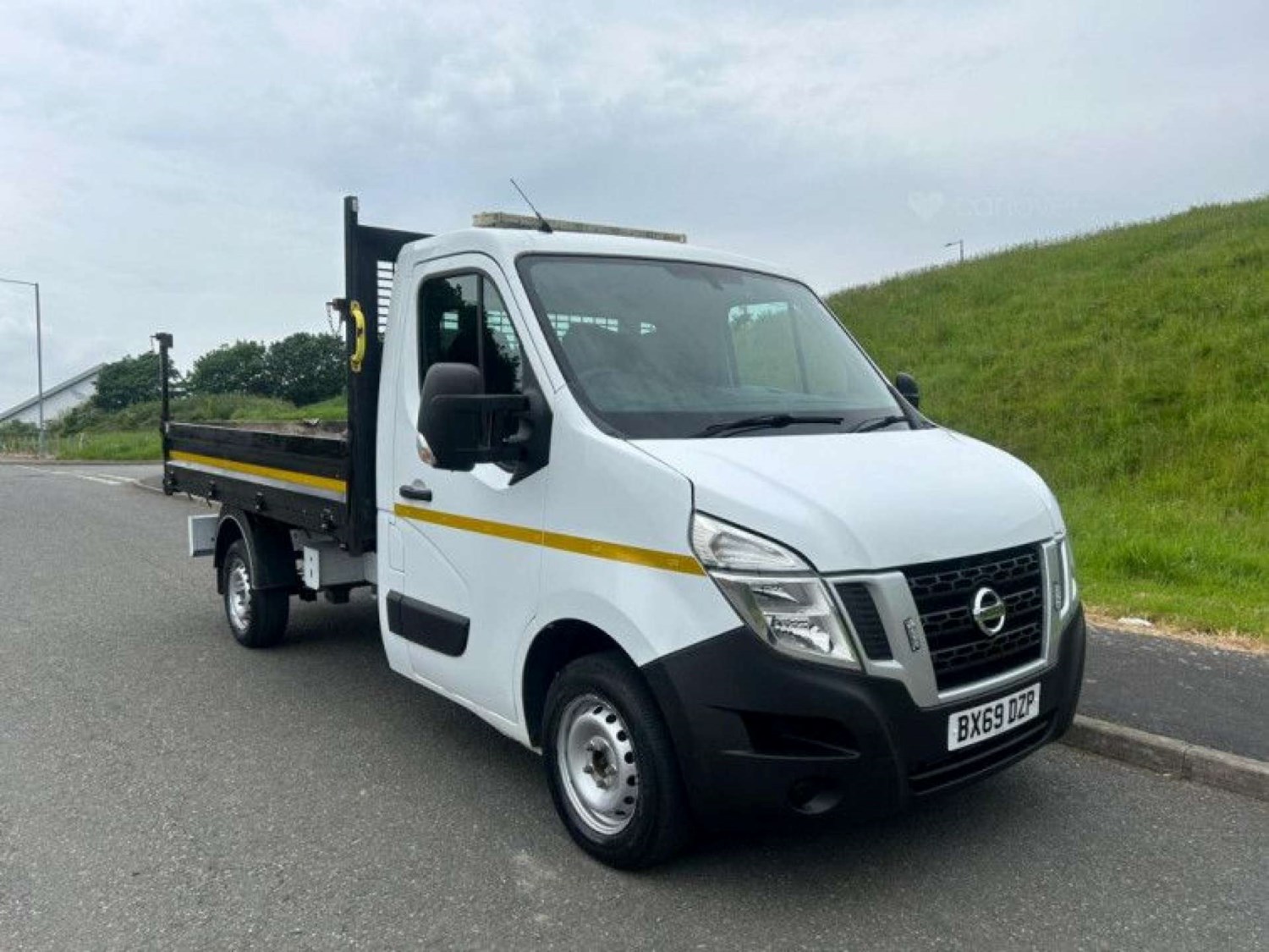 Nissan NV400 Listing Image