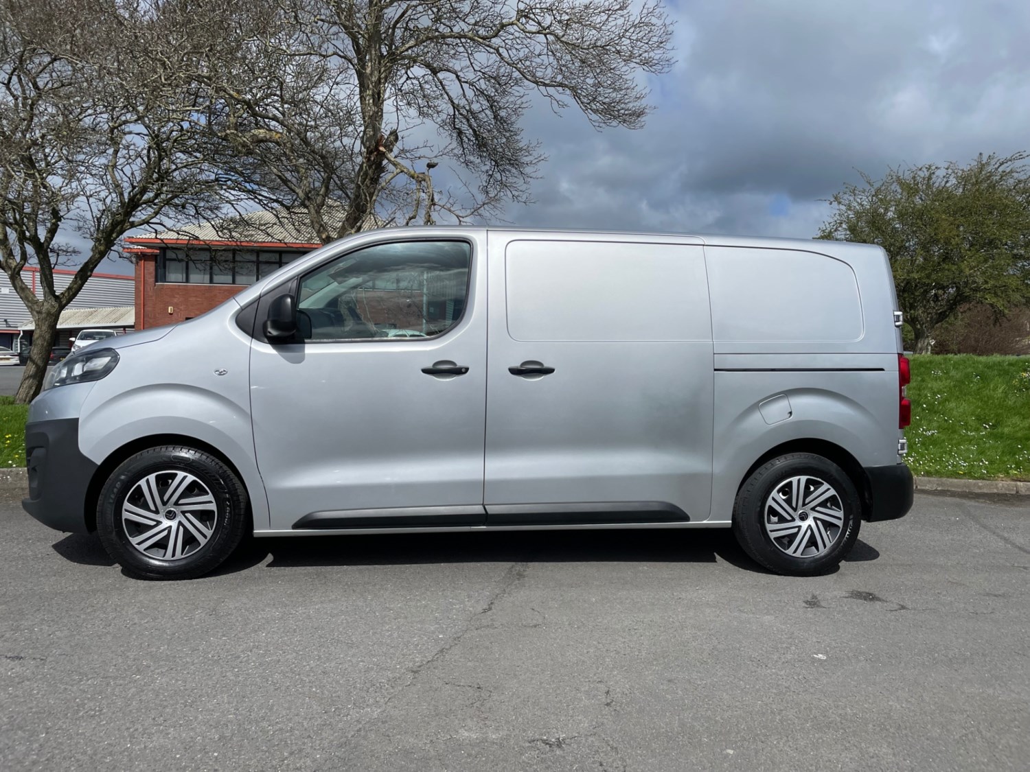 Citroen Dispatch Listing Image