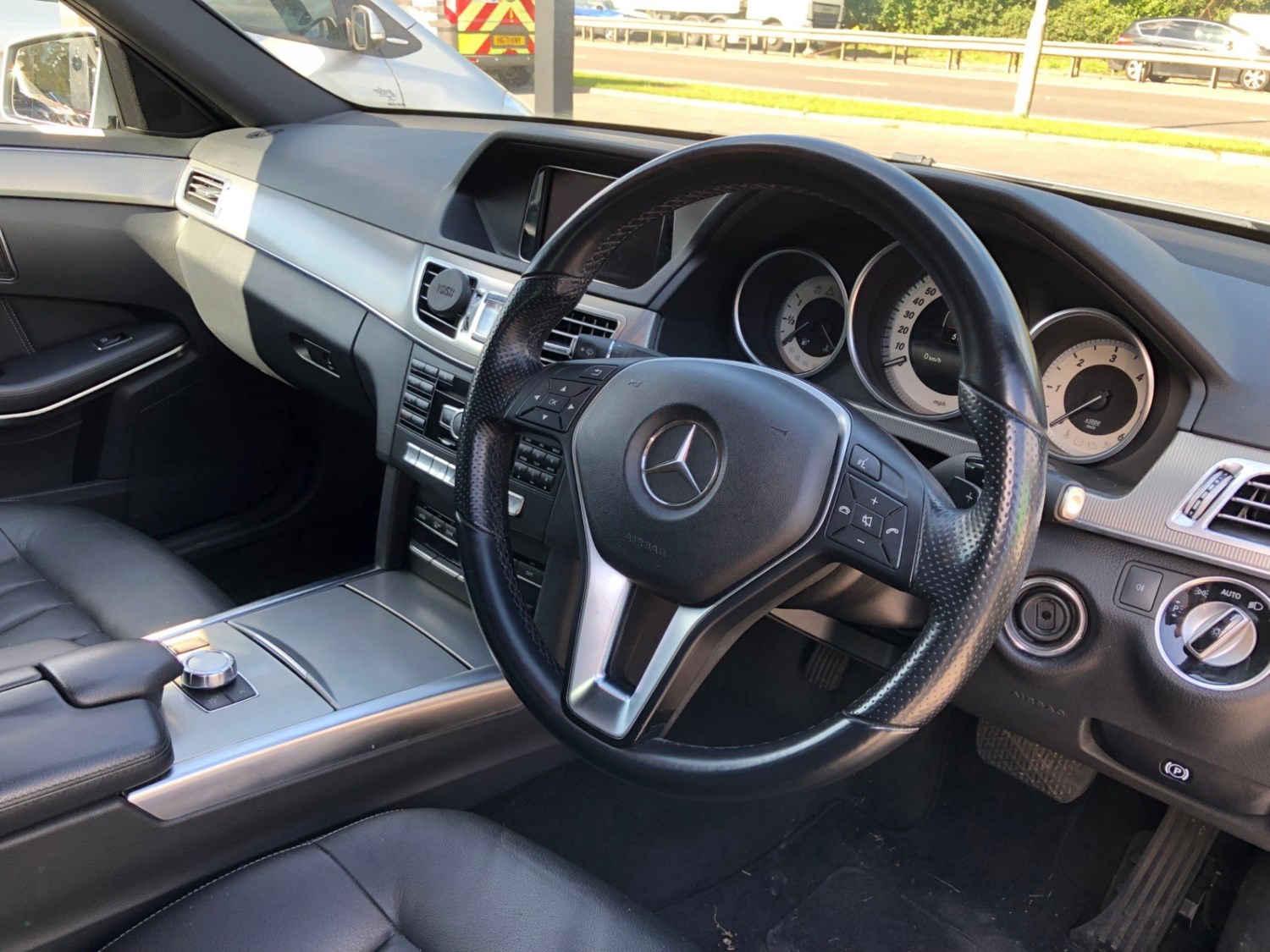 Mercedes-Benz E-Class Listing Image