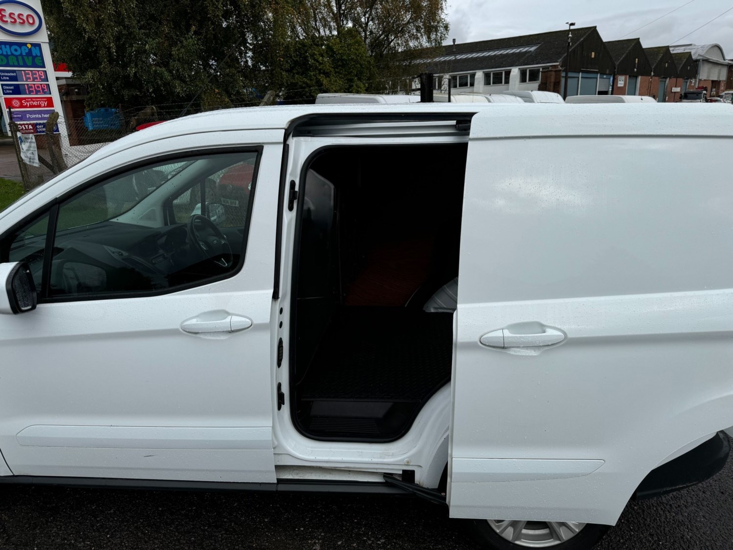 Ford Transit Courier Listing Image