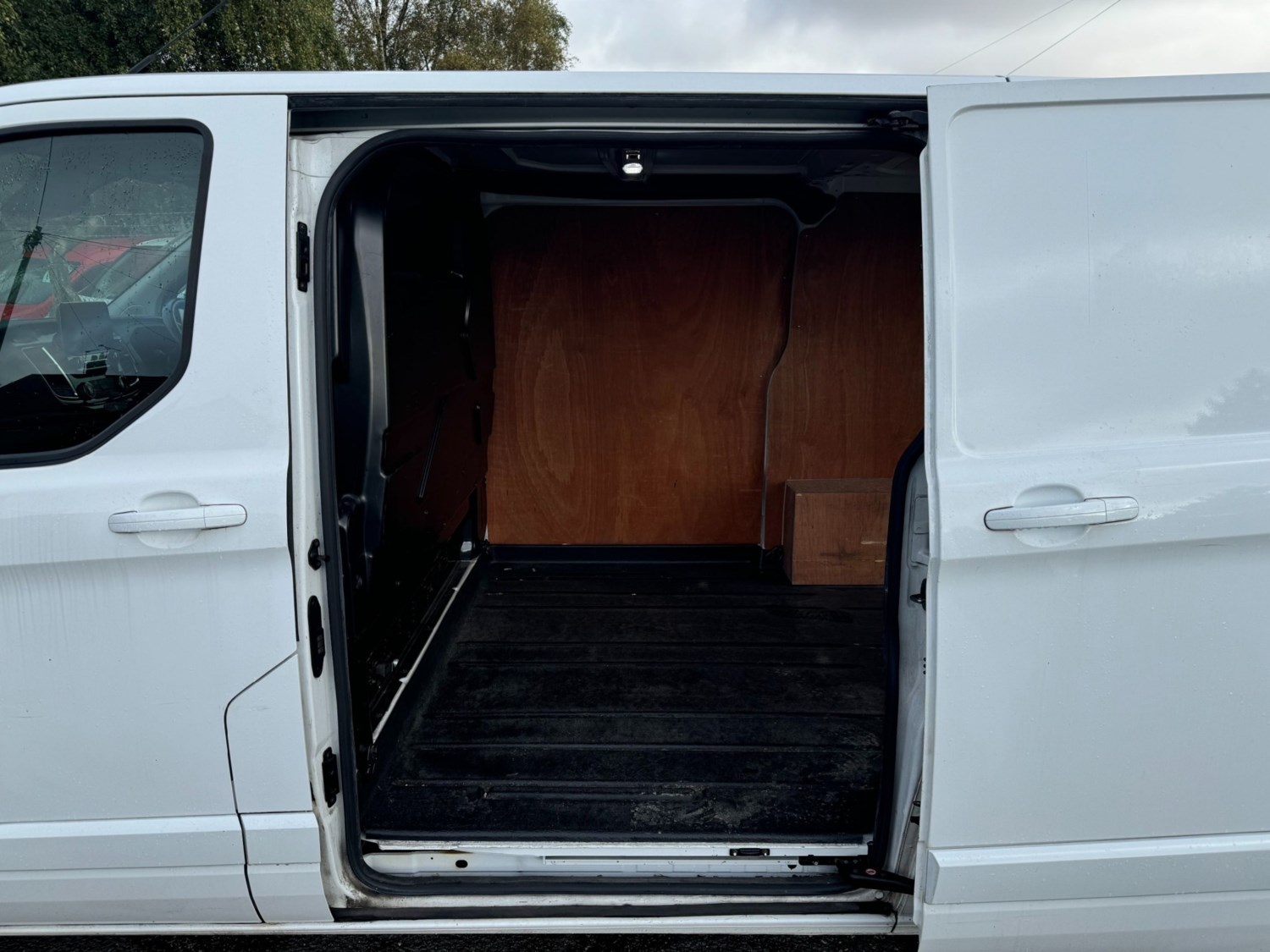 Ford Transit Custom Listing Image