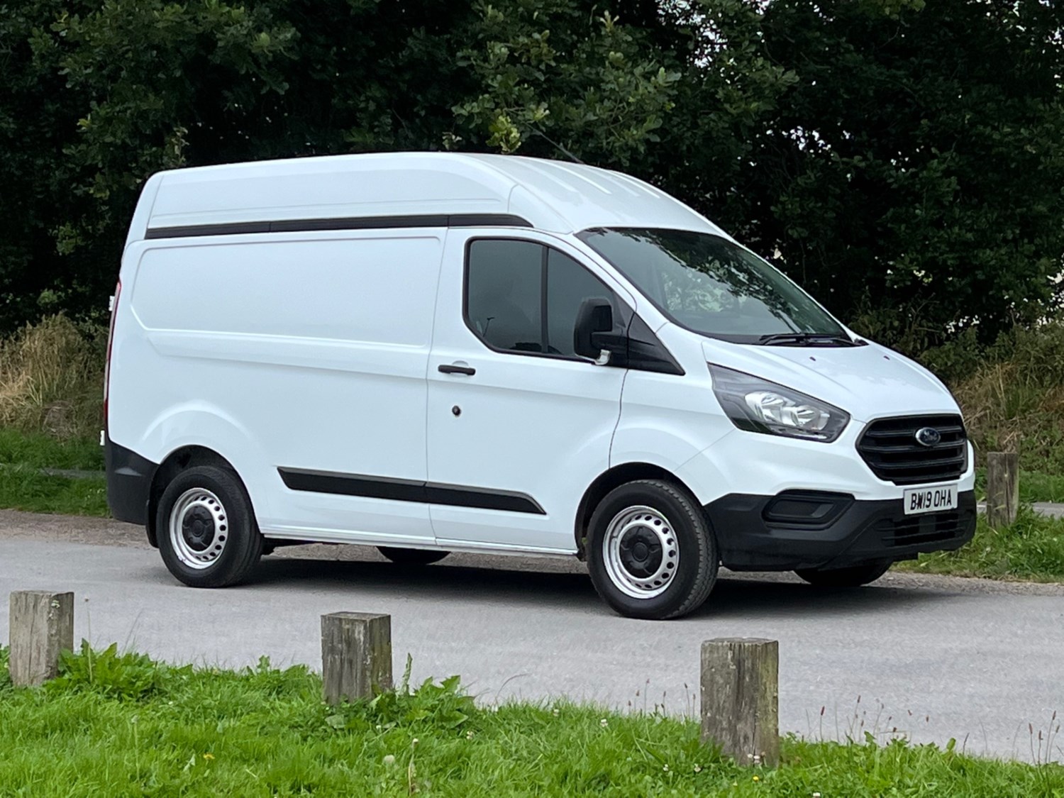 Ford Transit Custom Listing Image