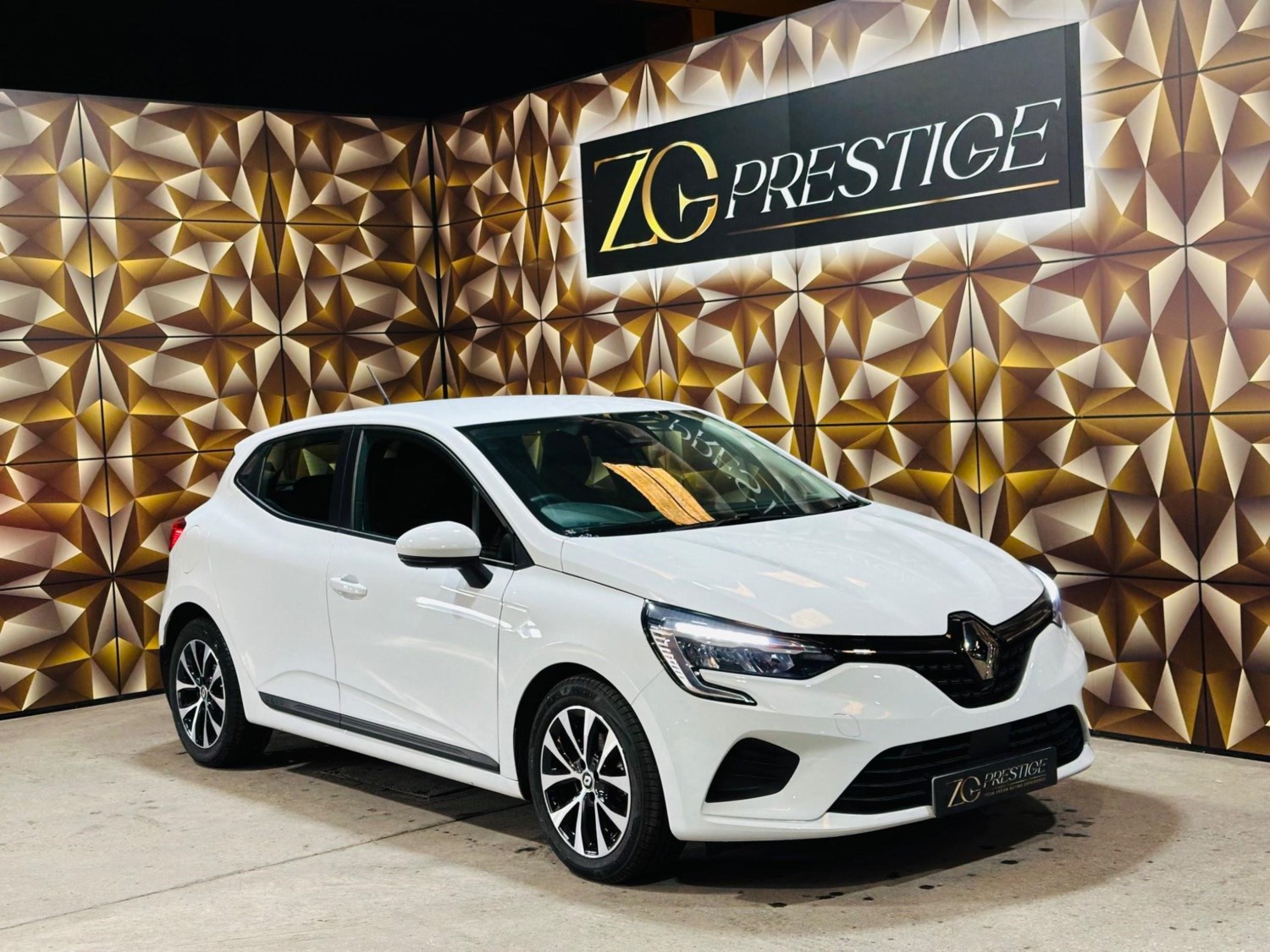 Renault Clio Listing Image