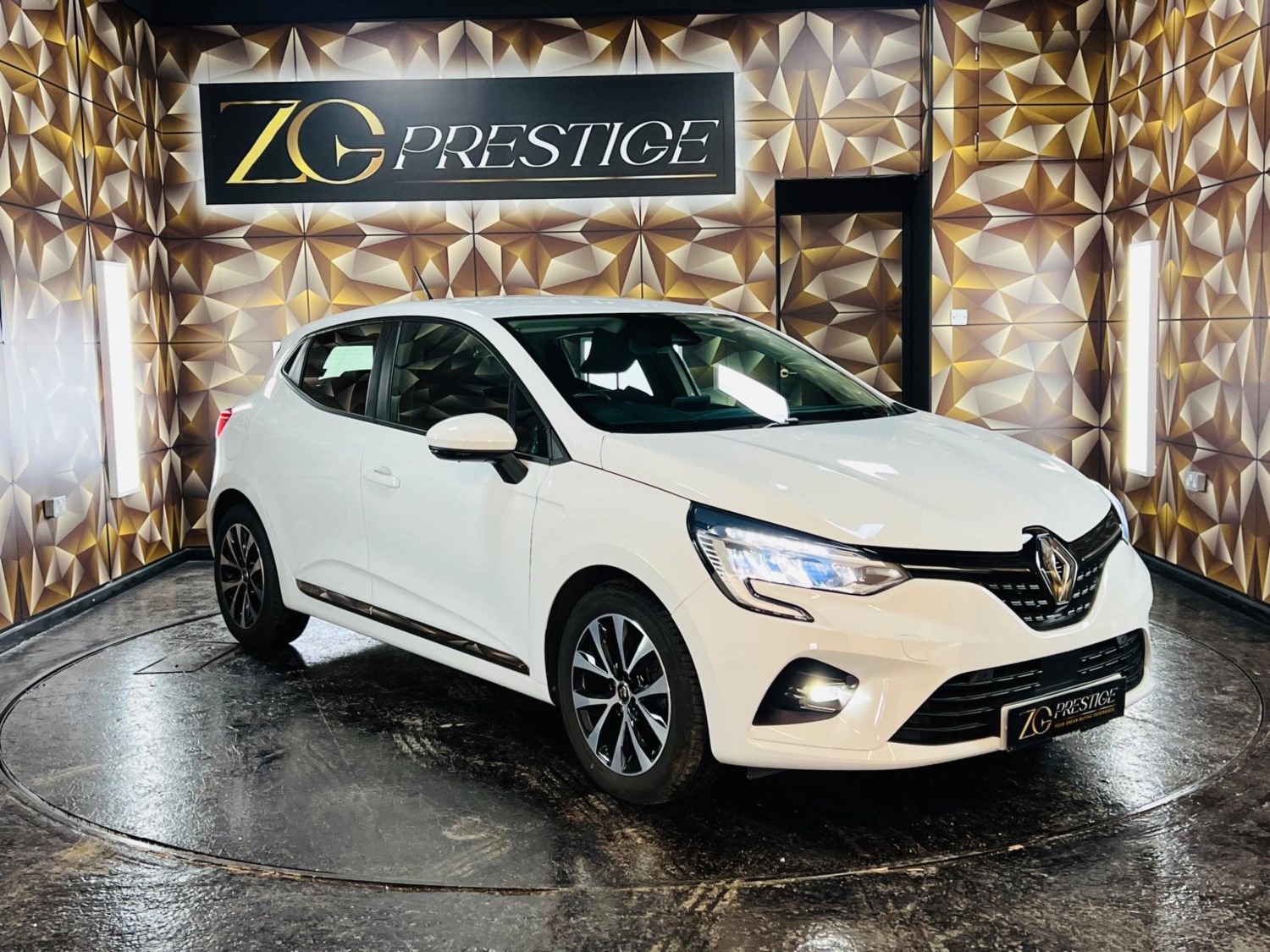 Renault Clio Listing Image