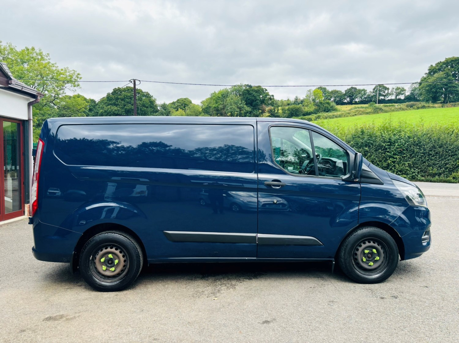 Ford Transit Custom Listing Image