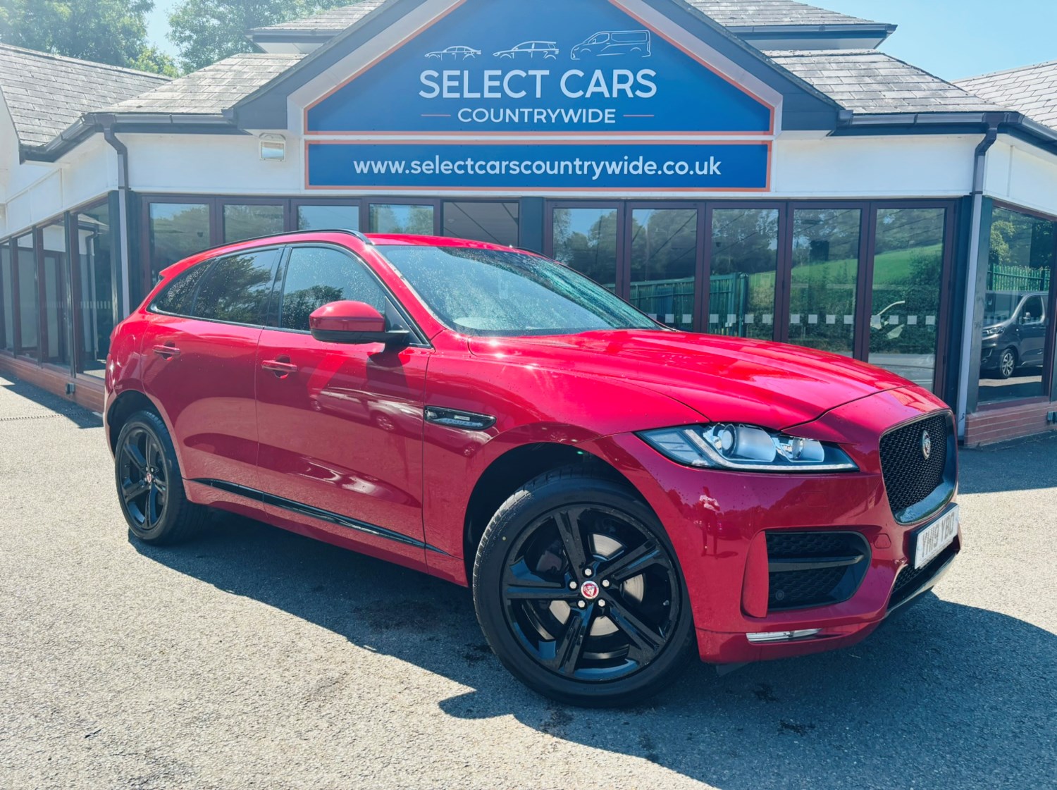 Jaguar F-PACE Listing Image