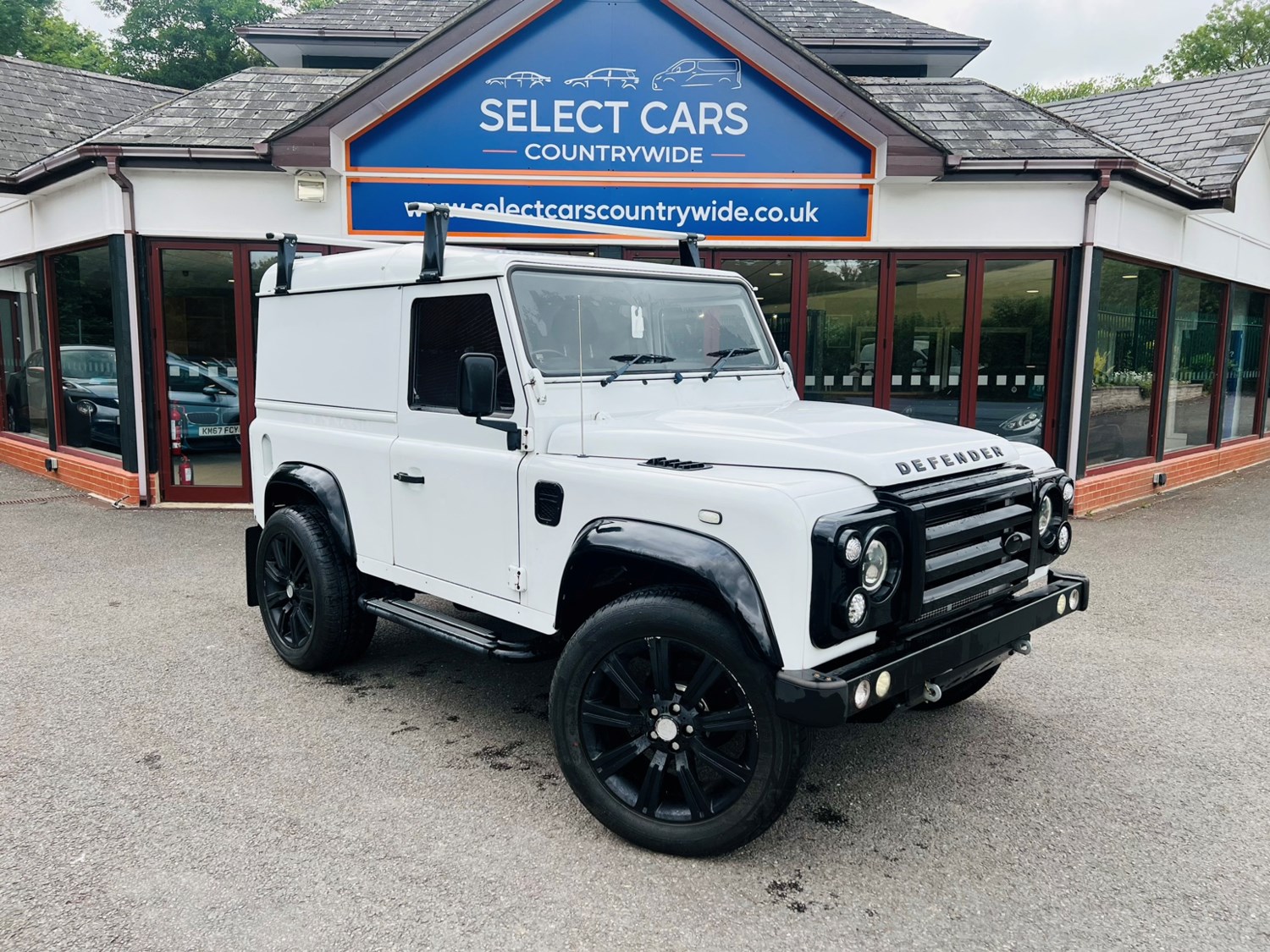 Land Rover Defender Listing Image