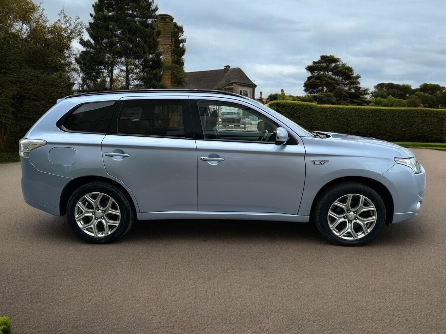 Mitsubishi Outlander Listing Image