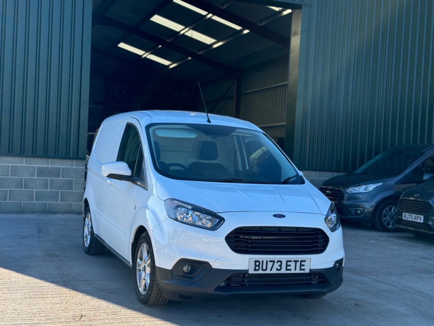 Ford Transit Courier Listing Image