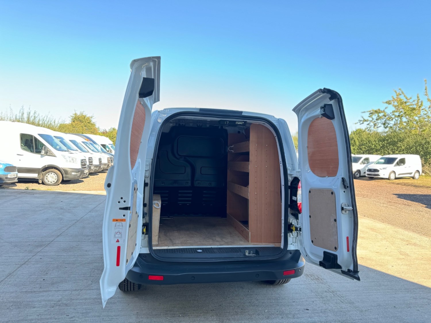 Ford Transit Courier Listing Image