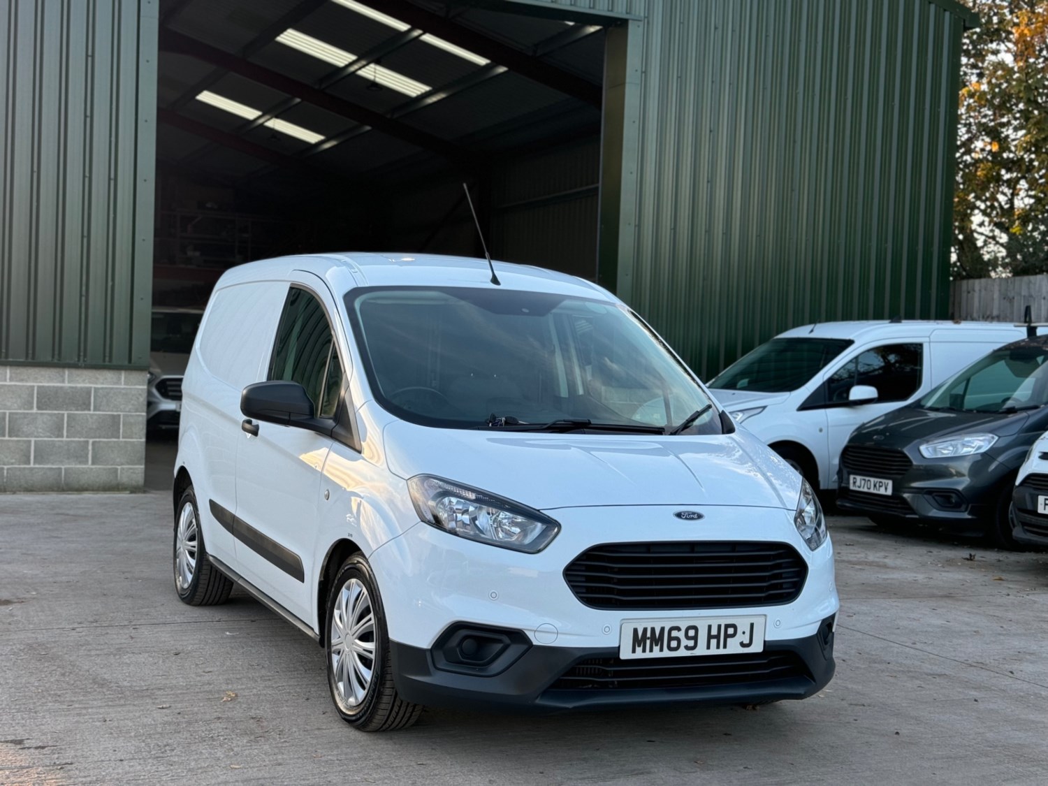 Ford Transit Courier Listing Image