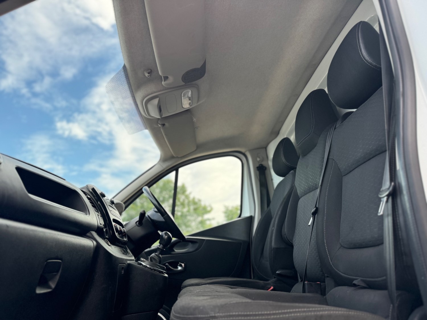 Vauxhall Vivaro Listing Image