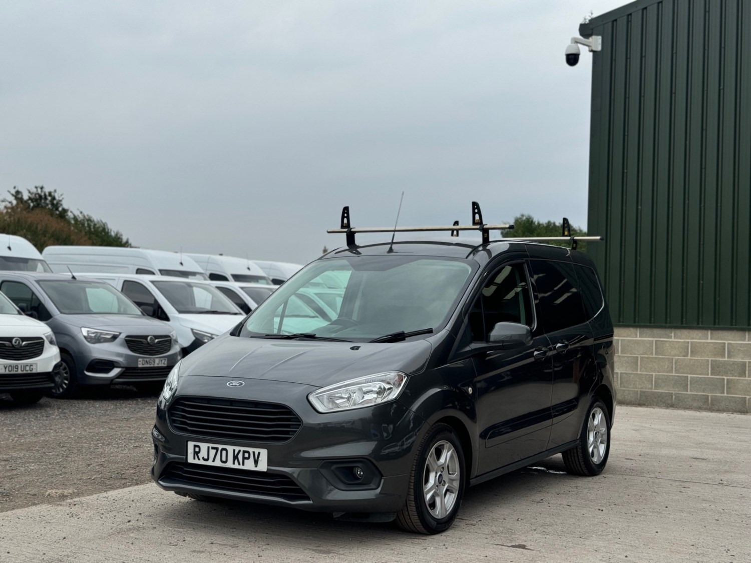 Ford Transit Courier Listing Image