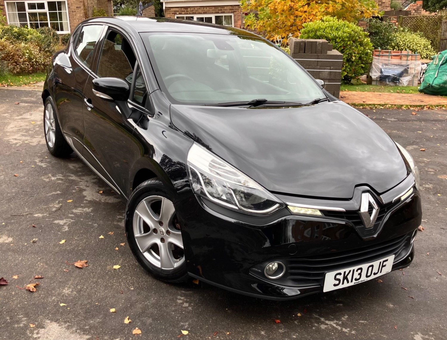 Renault Clio Listing Image