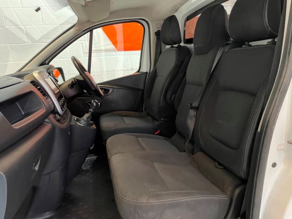 2015 (65) Vauxhall Vivaro 2700 1.6CDTI BiTurbo 120PS ecoFLEX Sportive H1 Van For Sale In Witney, Oxfordshire