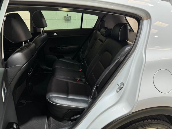 2018 (18) Kia Sportage 1.7 CRDi ISG 3 5dr For Sale In Witney, Oxfordshire