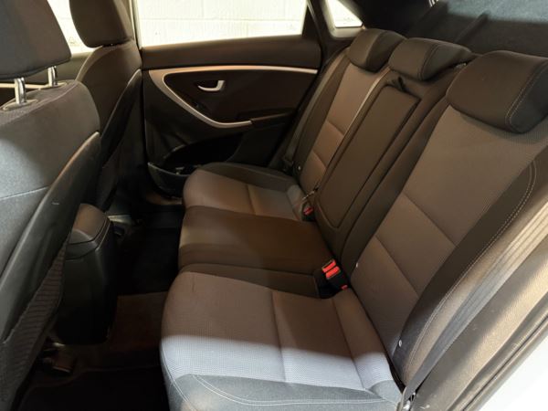 2016 (66) Hyundai i30 1.6 SE 5dr Auto For Sale In Witney, Oxfordshire