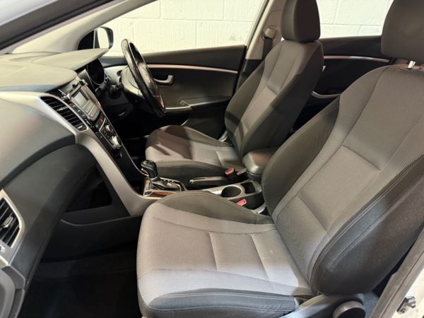 2016 (66) Hyundai i30 1.6 SE 5dr Auto For Sale In Witney, Oxfordshire