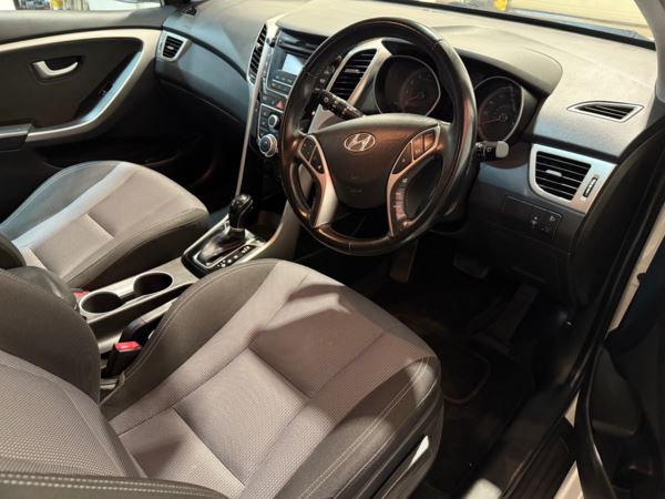 2016 (66) Hyundai i30 1.6 SE 5dr Auto For Sale In Witney, Oxfordshire
