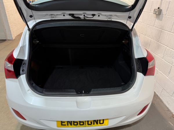 2016 (66) Hyundai i30 1.6 SE 5dr Auto For Sale In Witney, Oxfordshire