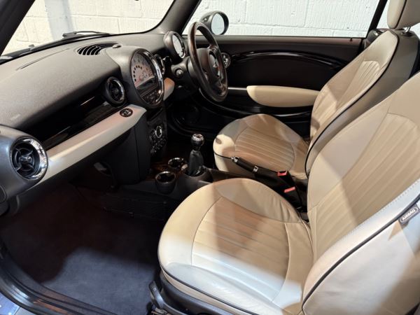 2012 (12) MINI Convertible 1.6 Cooper 2dr For Sale In Witney, Oxfordshire