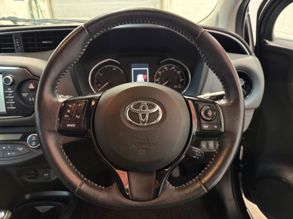 2017 (67) Toyota Yaris 1.5 Hybrid Icon 5dr CVT For Sale In Witney, Oxfordshire
