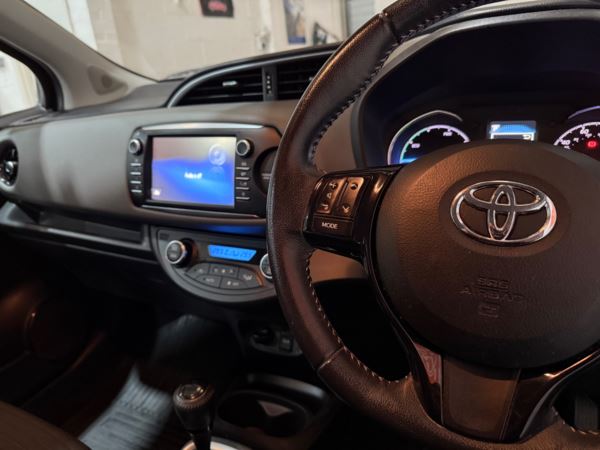 2017 (67) Toyota Yaris 1.5 Hybrid Icon 5dr CVT For Sale In Witney, Oxfordshire