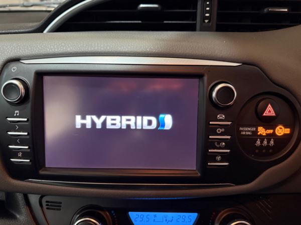 2017 (67) Toyota Yaris 1.5 Hybrid Icon 5dr CVT For Sale In Witney, Oxfordshire