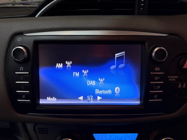 2017 (67) Toyota Yaris 1.5 Hybrid Icon 5dr CVT For Sale In Witney, Oxfordshire