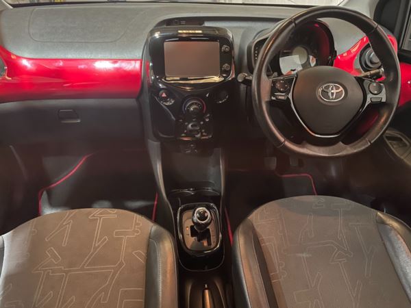 2015 (15) Toyota Aygo 1.0 VVT-i X-Pression 5dr x-shift For Sale In Witney, Oxfordshire