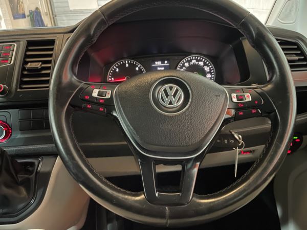 2017 Volkswagen Transporter 2.0 TDI BMT 204 Highline Kombi Van DSG For Sale In Witney, Oxfordshire