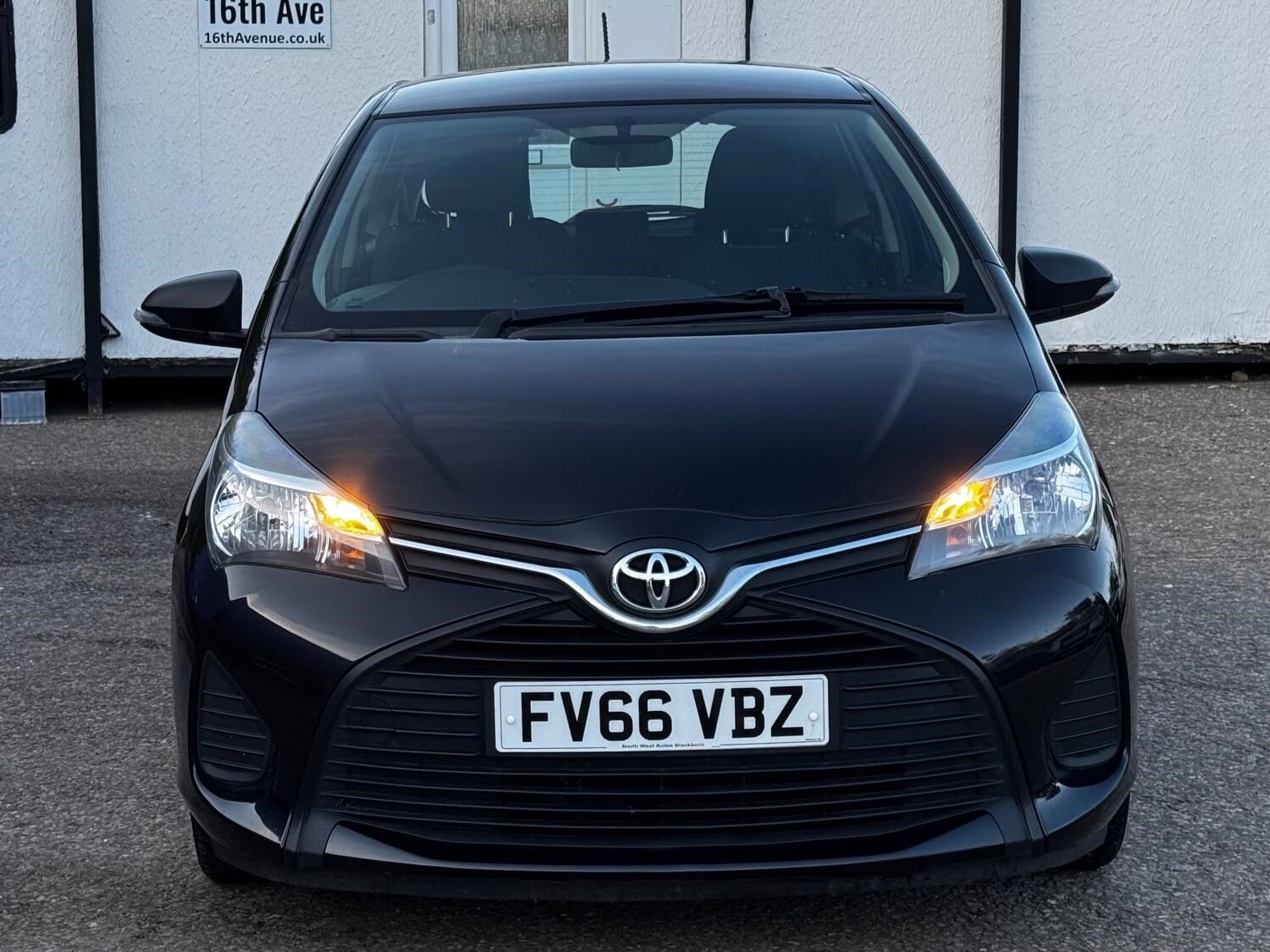 Toyota Yaris Listing Image