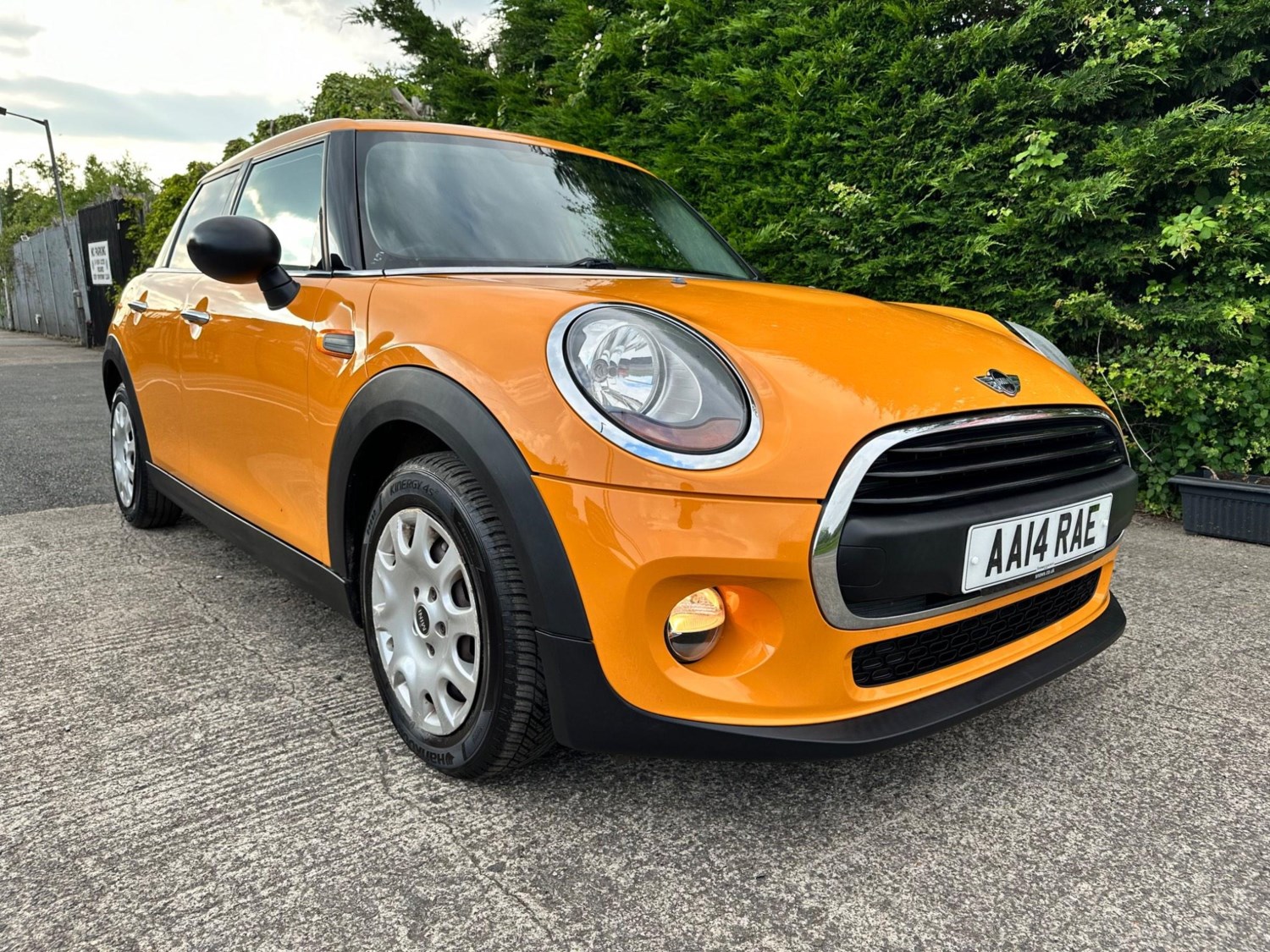 MINI Hatch Listing Image