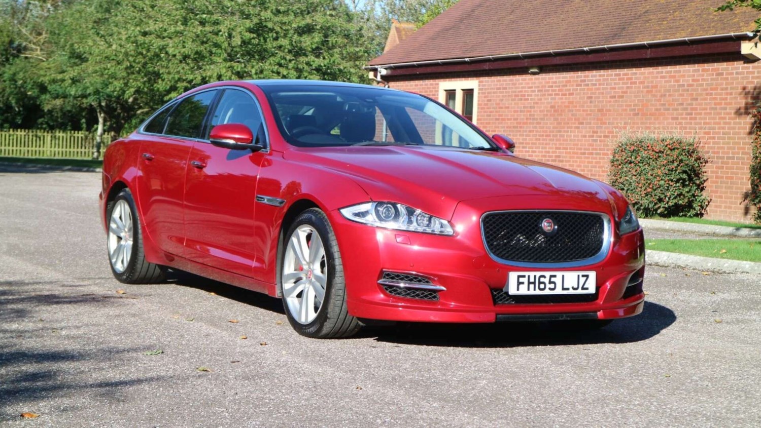 Jaguar XJ Listing Image