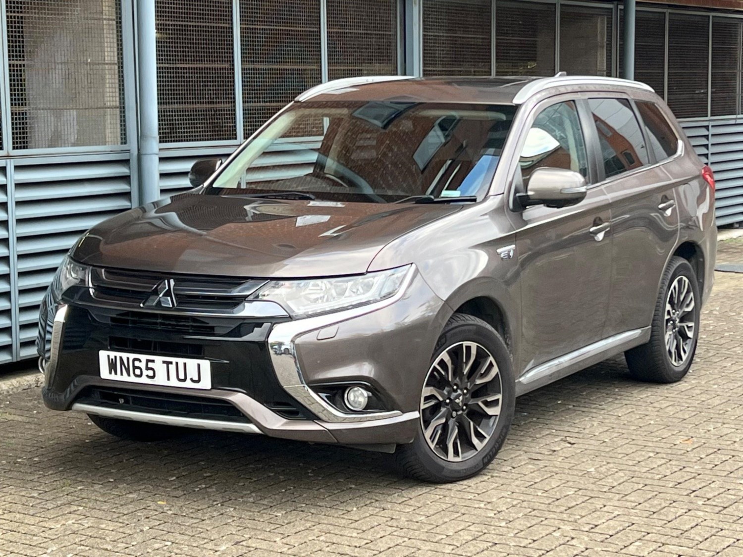 Mitsubishi Outlander Listing Image