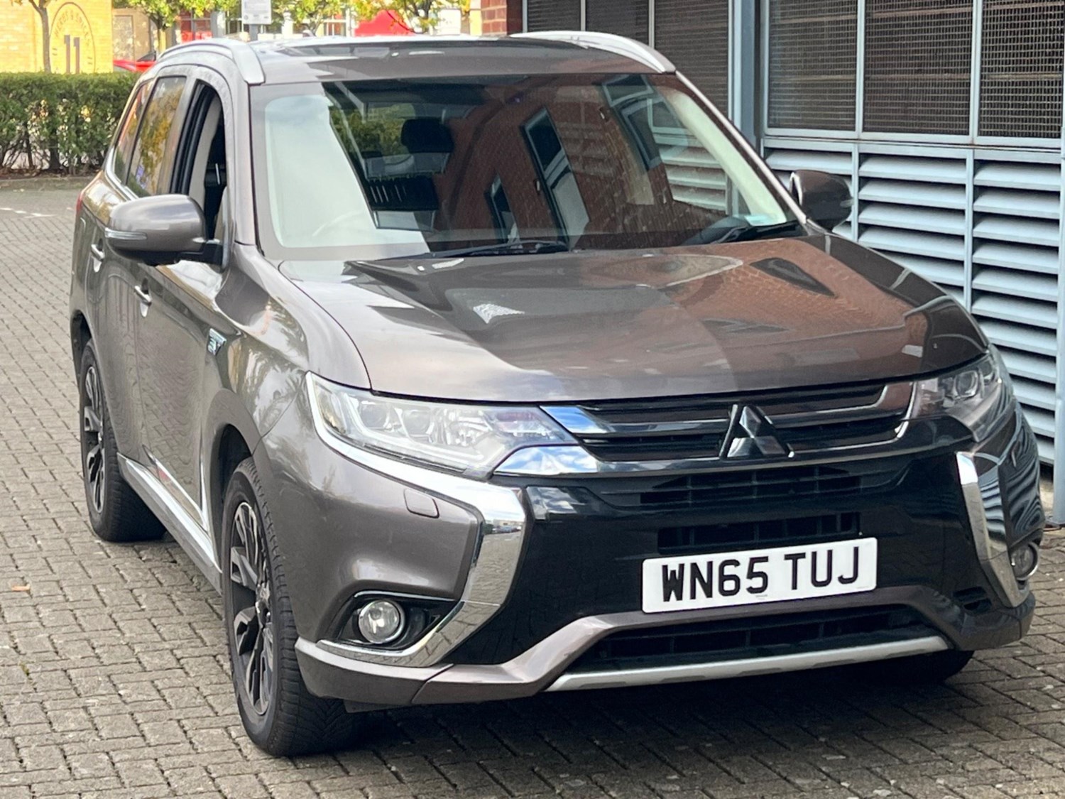 Mitsubishi Outlander Listing Image