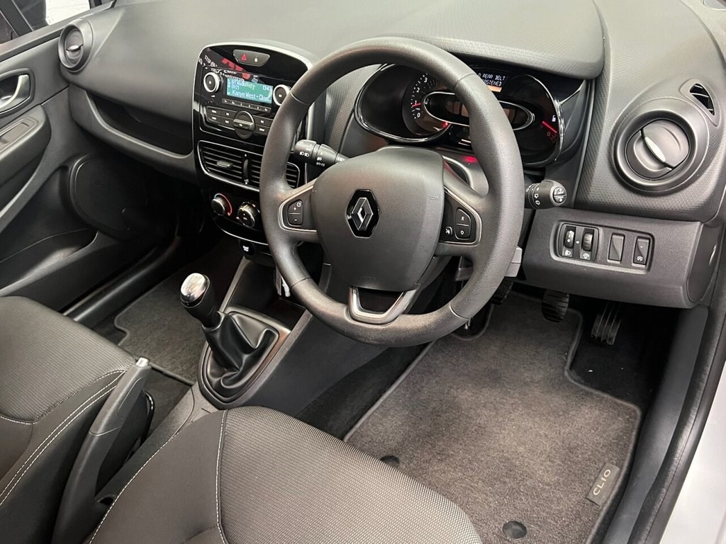 Renault Clio Listing Image