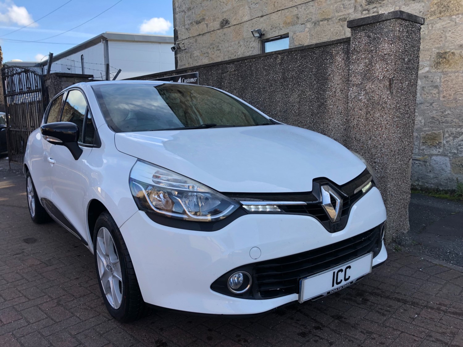 Renault Clio Listing Image