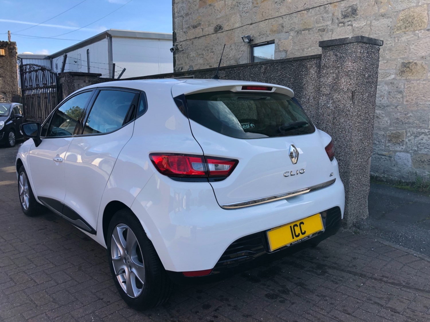 Renault Clio Listing Image