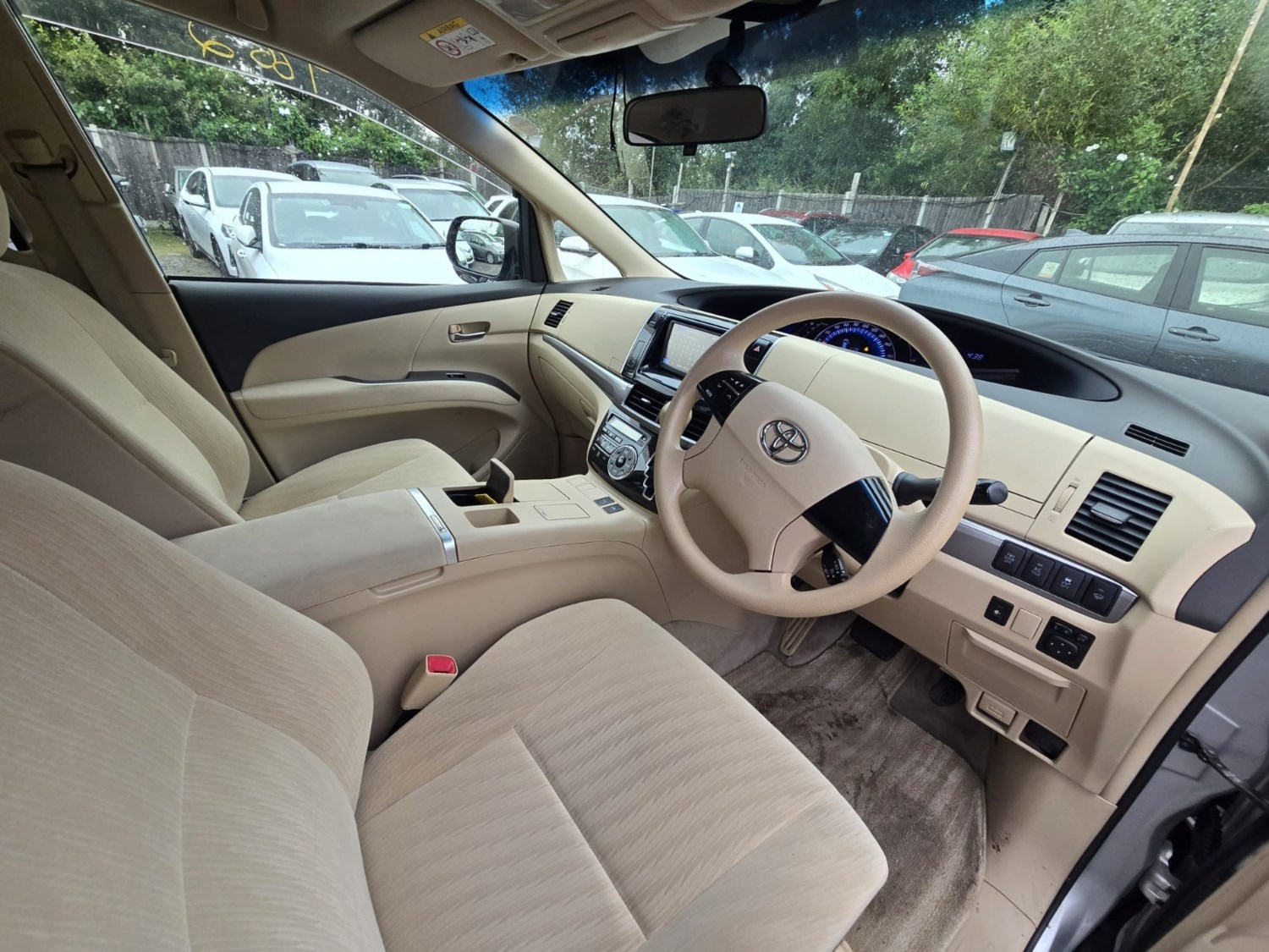 Toyota Estima Listing Image