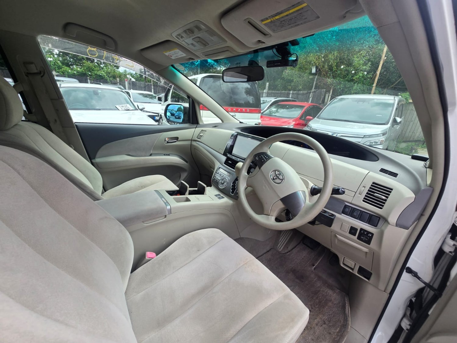 Toyota Estima Listing Image