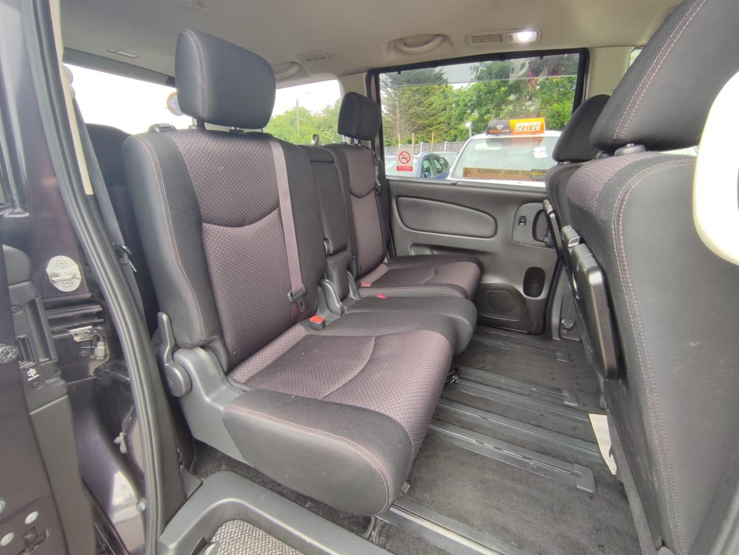 Nissan Serena Listing Image