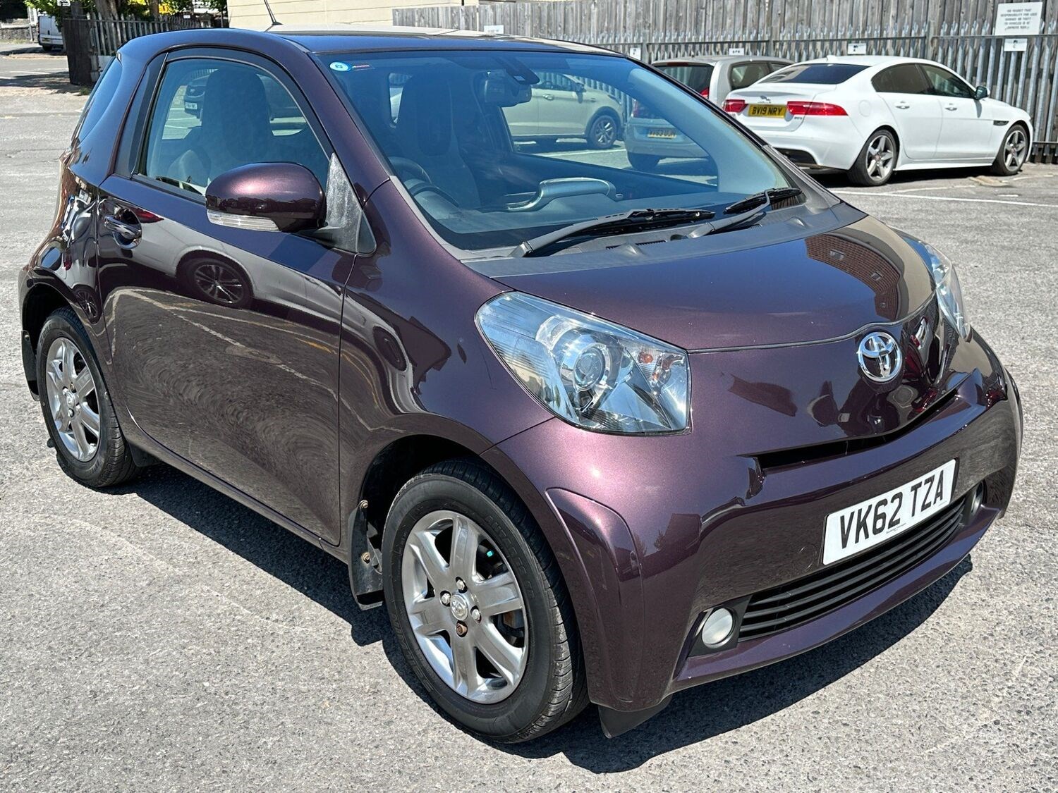 Toyota iQ Listing Image