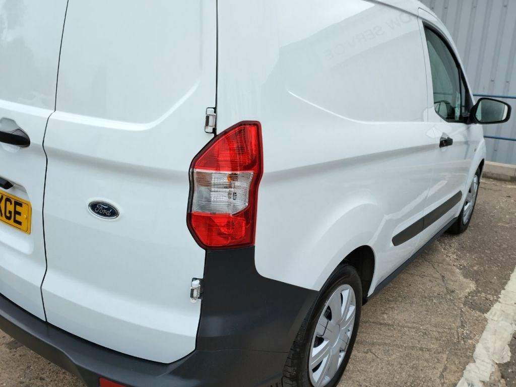 Ford Transit Courier Listing Image